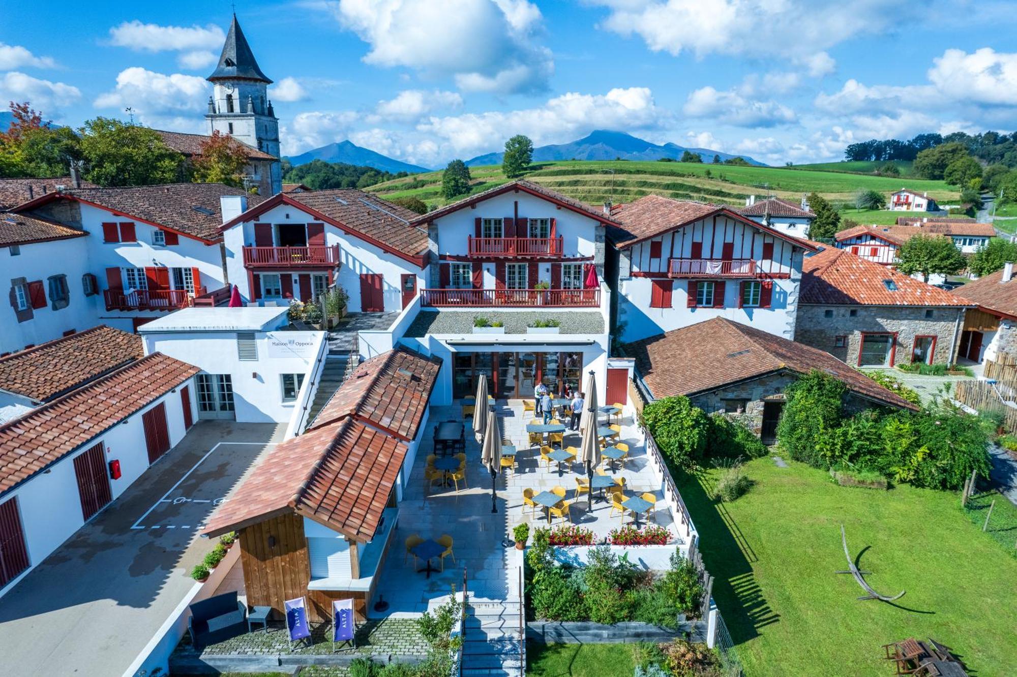 Hotel Restaurant & Spa La Maison Oppoca Aïnhoa Buitenkant foto